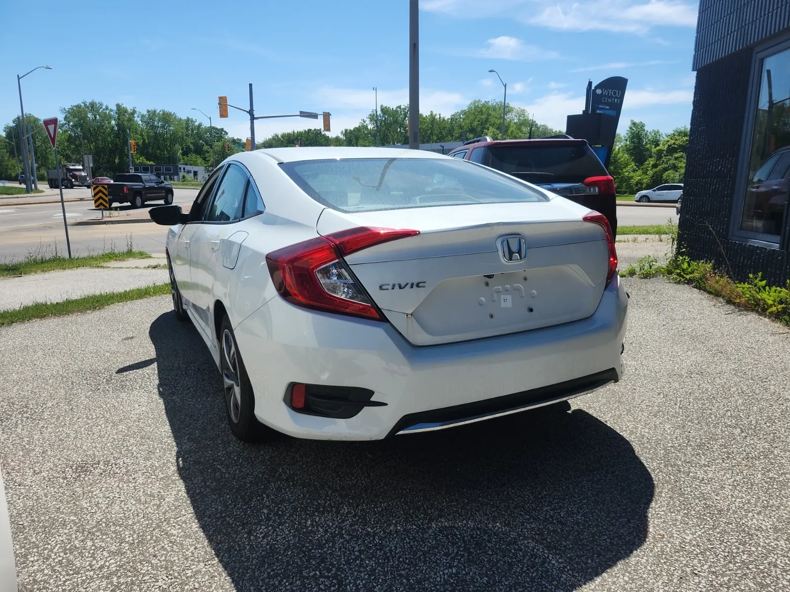 Driver Rear 3/4 Photo