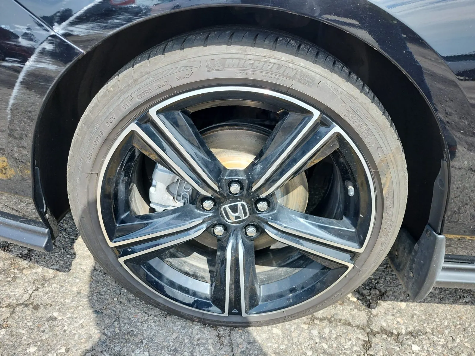 Front driver wheel/tire photo