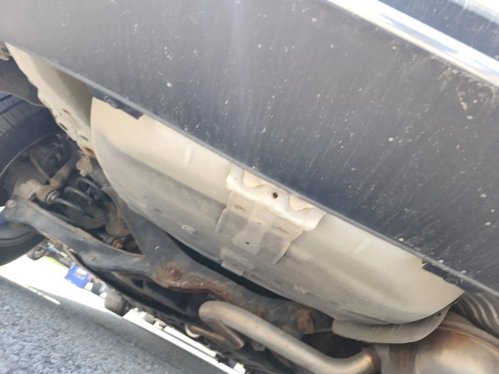 Undercarriage - Rear Photo