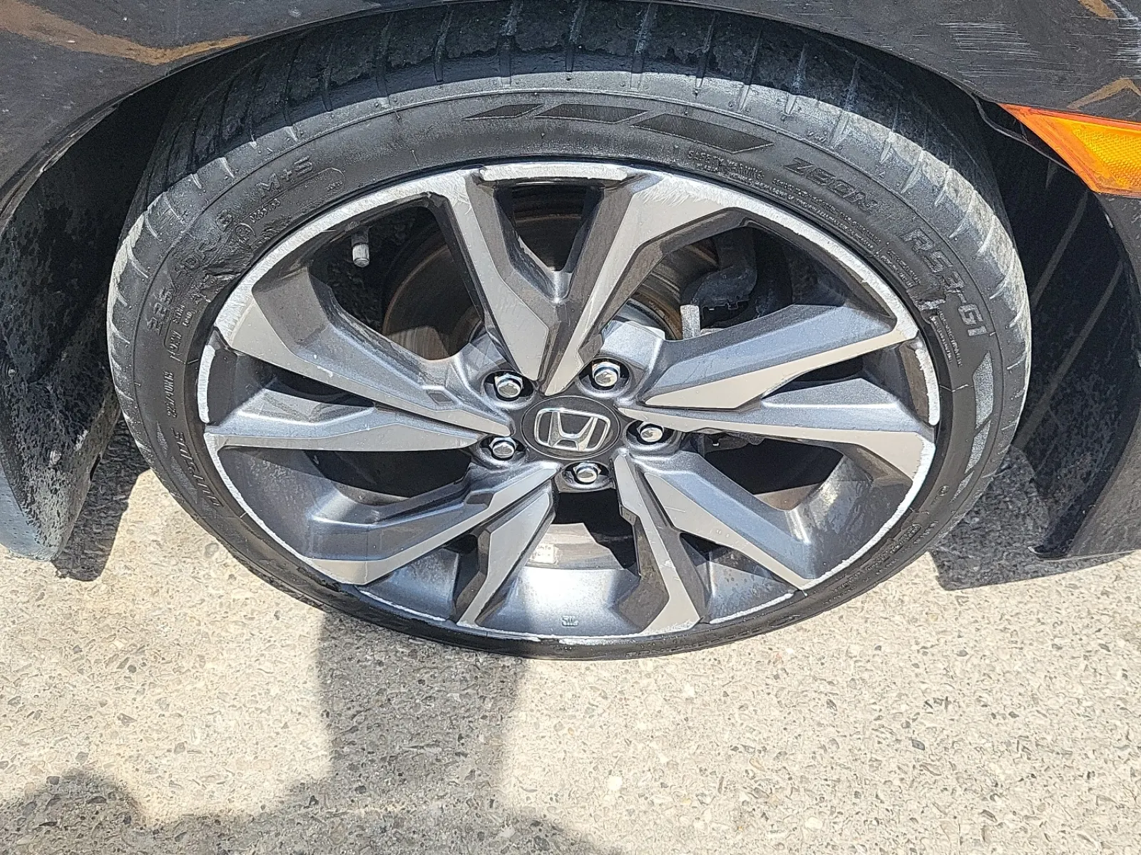 Right Front Wheel/Tire Photo