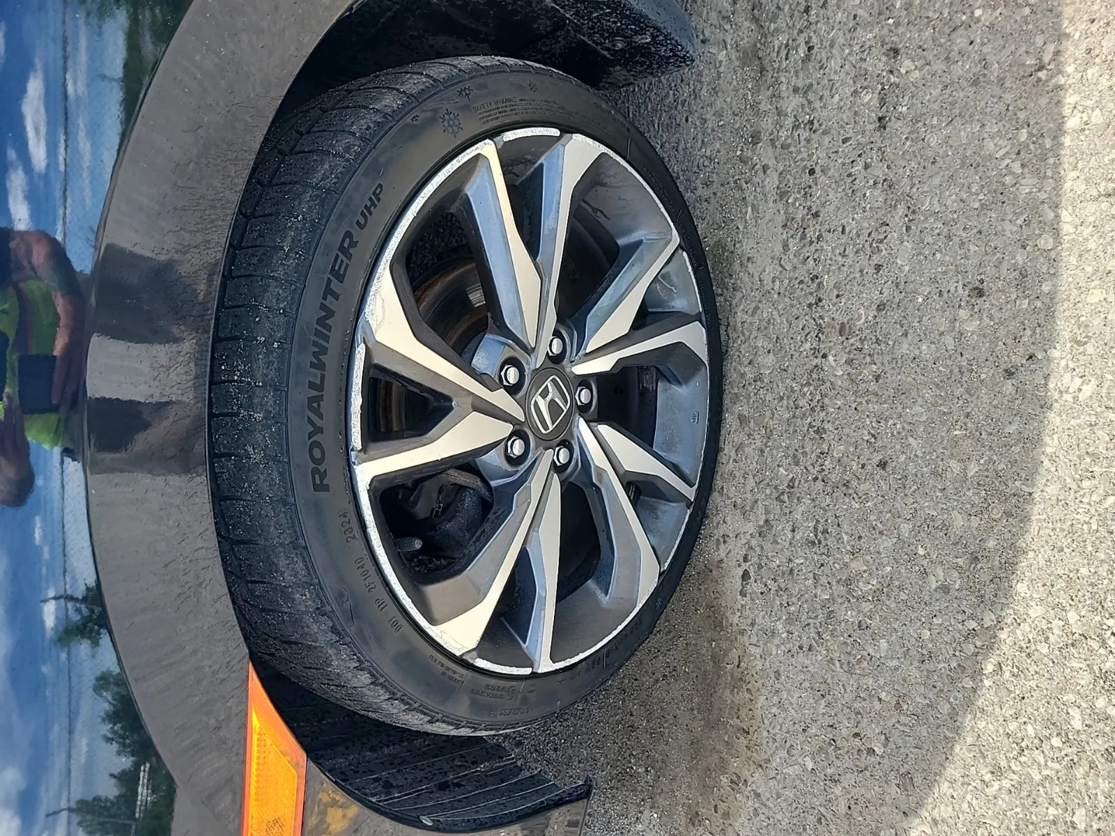 Front driver wheel/tire photo
