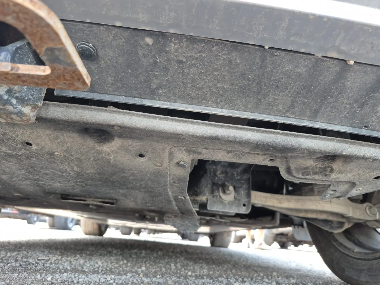Undercarriage - Rear Photo